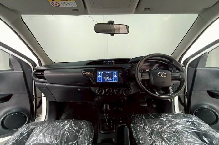 REVO 2WD 2022 2.4E AT DOUBLE CAB WHITE  5045 full