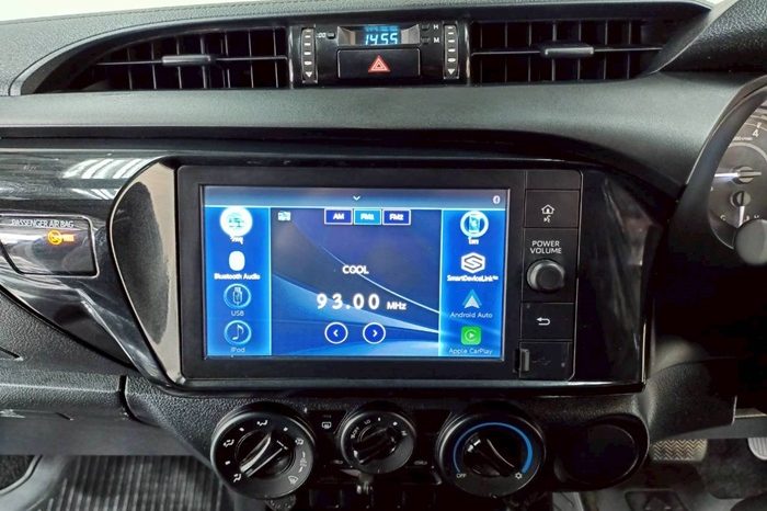 REVO 2WD 2022 2.4E AT DOUBLE CAB WHITE  5045 full