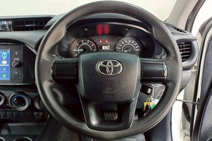 REVO 2WD 2022 2.4E AT DOUBLE CAB WHITE  5045 full