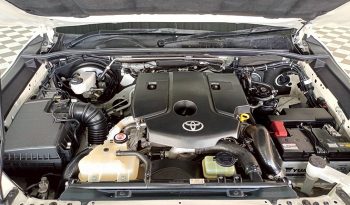 REVO 2WD 2022 2.4E AT DOUBLE CAB WHITE  5045 full