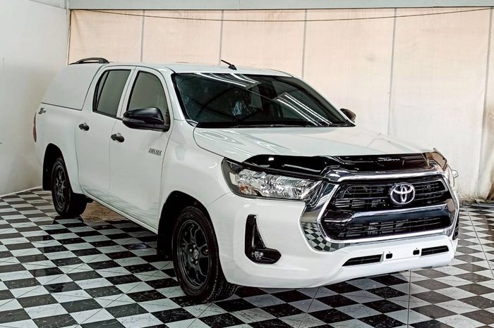 REVO 2WD 2022 2.4E AT DOUBLE CAB WHITE  5045 full