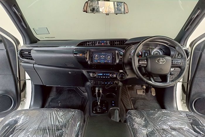 ROCCO 4WD 2019 2.8G AT DOUBLE CAB WHITE  6488 full