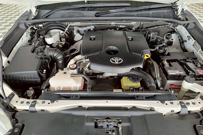 ROCCO 4WD 2019 2.8G AT DOUBLE CAB WHITE  6488 full