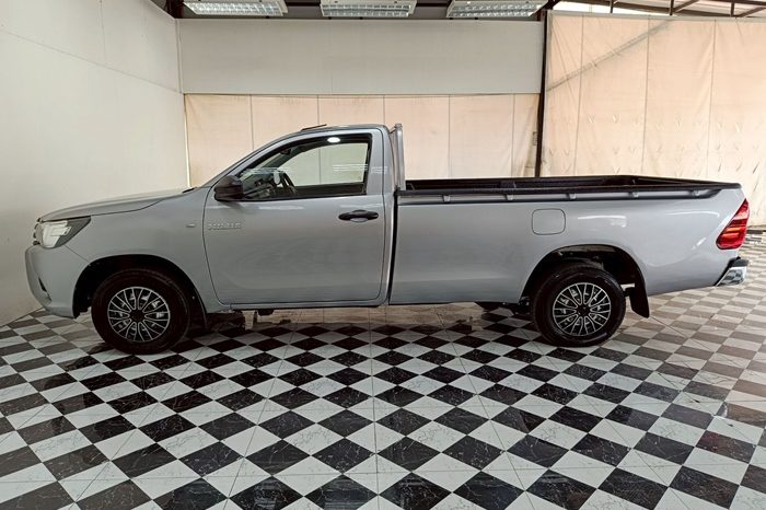REVO 2WD 2018 2.4J MT STANDARD SILVER  6500 full