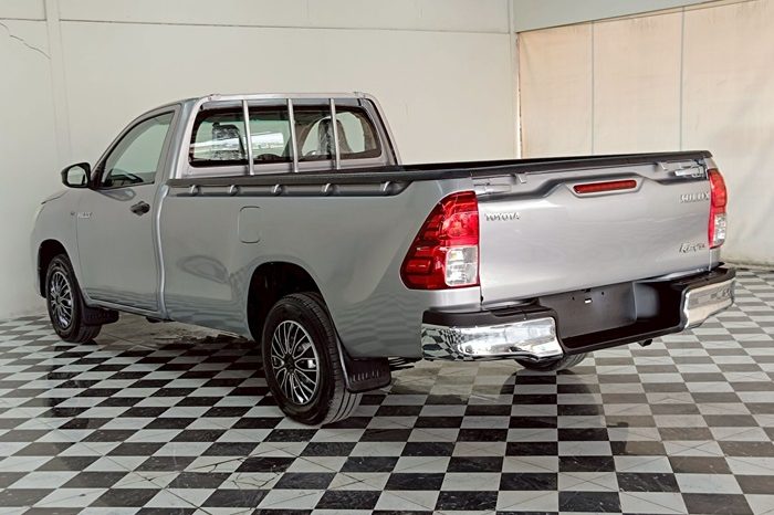 REVO 2WD 2018 2.4J MT STANDARD SILVER  6500 full