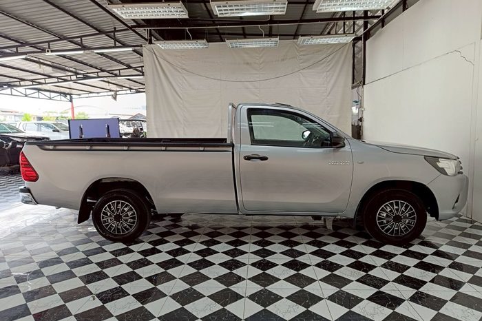 REVO 2WD 2018 2.4J MT STANDARD SILVER  6500 full