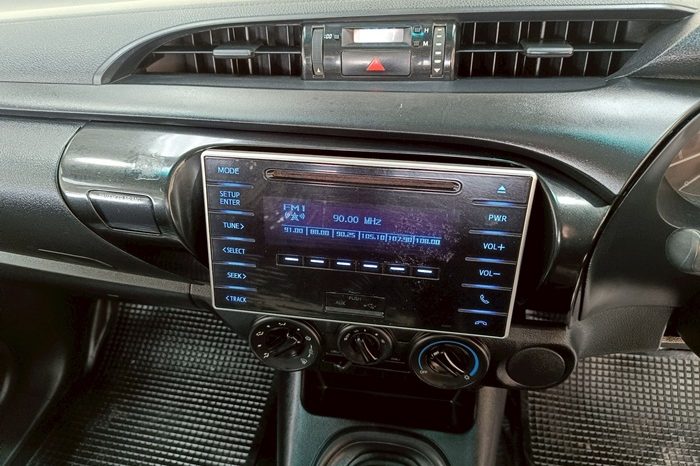 REVO 2WD 2018 2.4J MT STANDARD SILVER  6500 full