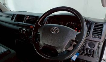 TOYOTA 2WD 2016 3.0 MT COMMUTER WHITE  7123 full