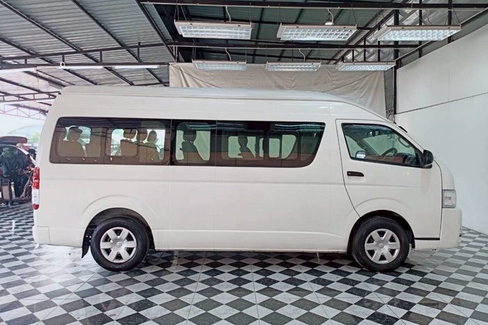 TOYOTA 2WD 2016 3.0 MT COMMUTER WHITE  7123 full