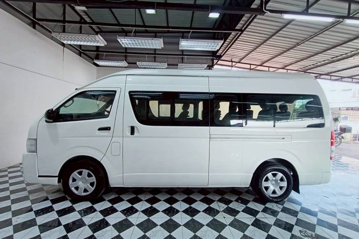 TOYOTA 2WD 2016 3.0 MT COMMUTER WHITE  7123 full