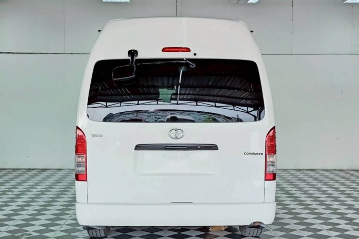 TOYOTA 2WD 2016 3.0 MT COMMUTER WHITE  7123 full