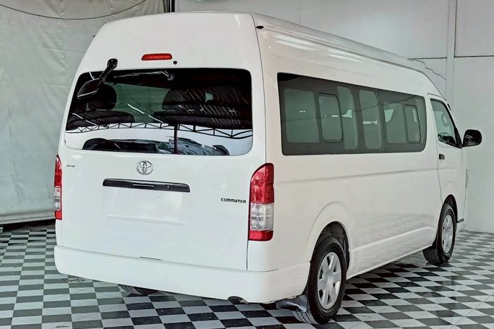 TOYOTA 2WD 2016 3.0 MT COMMUTER WHITE  7123 full