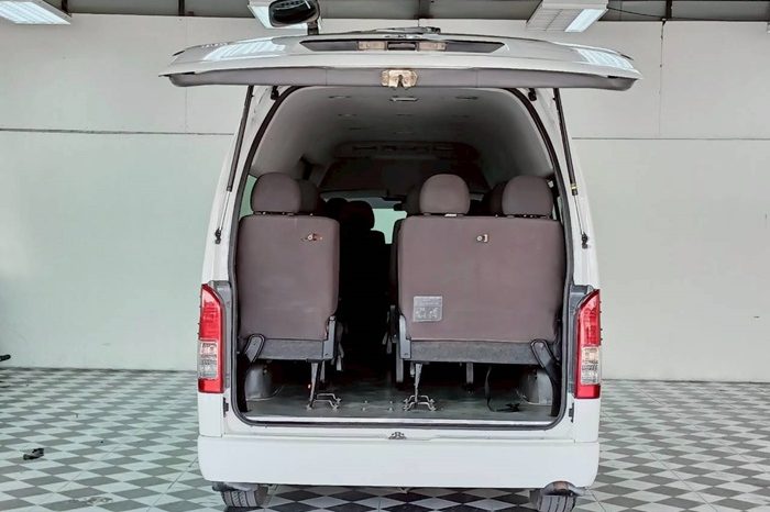 TOYOTA 2WD 2016 3.0 MT COMMUTER WHITE  7123 full