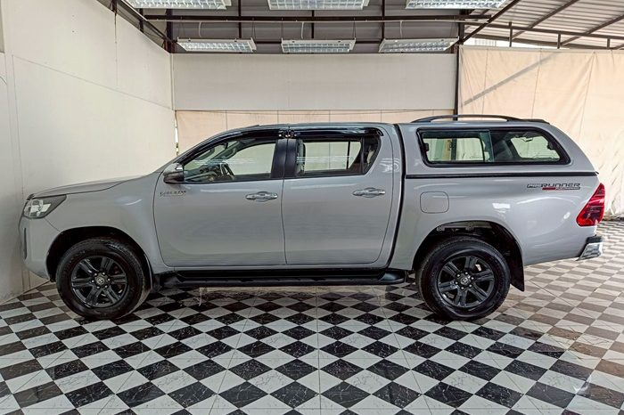 REVO PRE 2020 2.4E AT DOUBLE CAB SILVER  7583 full