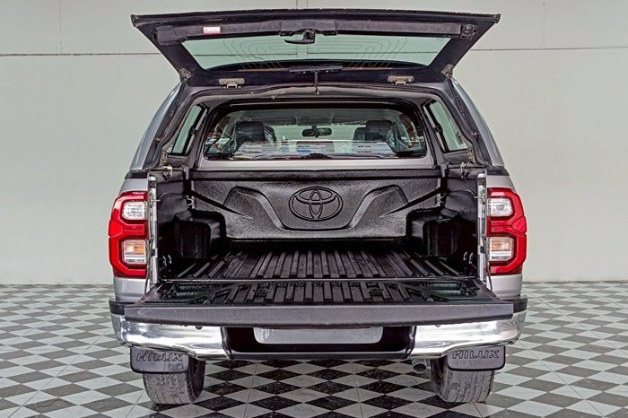 REVO PRE 2020 2.4E AT DOUBLE CAB SILVER  7583 full