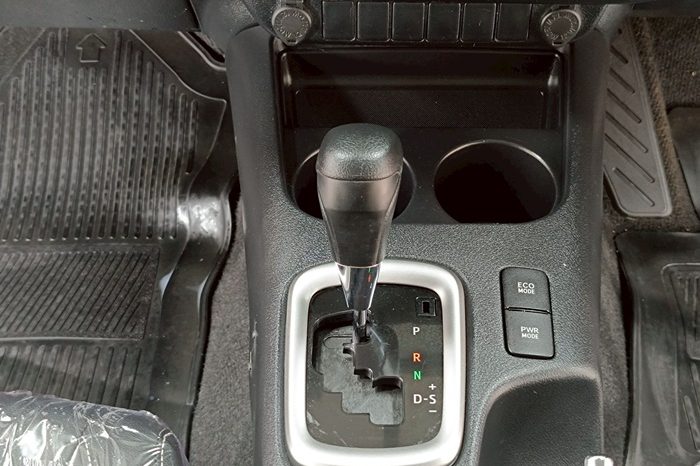 REVO PRE 2020 2.4E AT DOUBLE CAB SILVER  7583 full