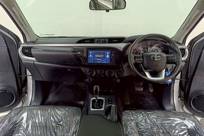 REVO PRE 2020 2.4E AT DOUBLE CAB SILVER  7583 full