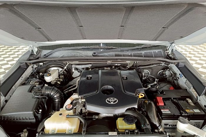 REVO PRE 2020 2.4E AT DOUBLE CAB SILVER  7583 full