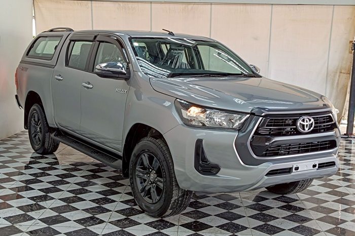 REVO PRE 2020 2.4E AT DOUBLE CAB SILVER  7583 full