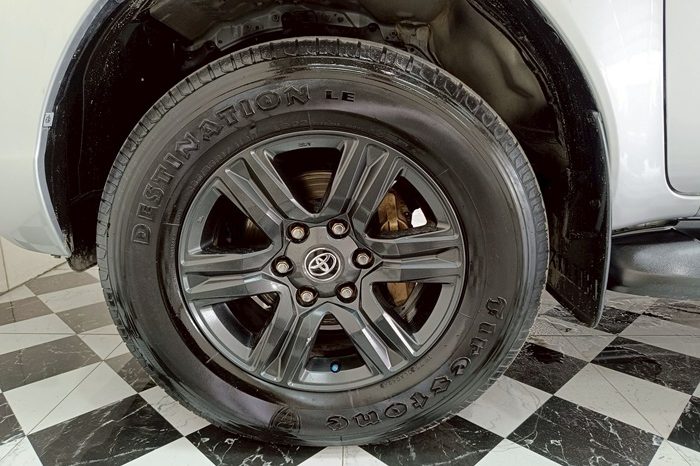 REVO PRE 2020 2.4E AT DOUBLE CAB SILVER  7583 full