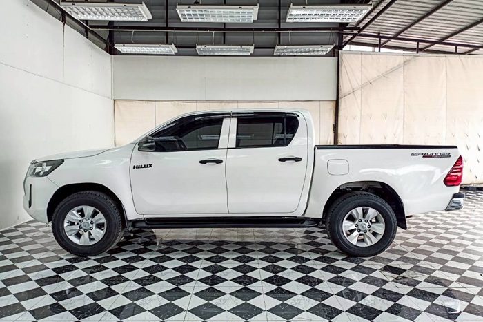 REVO PRE 2021 2.4E AT DOUBLE CAB WHITE  8474 full