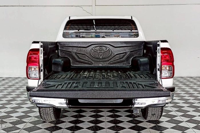 REVO PRE 2021 2.4E AT DOUBLE CAB WHITE  8474 full