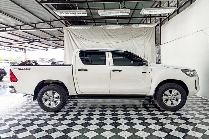 REVO PRE 2021 2.4E AT DOUBLE CAB WHITE  8474 full