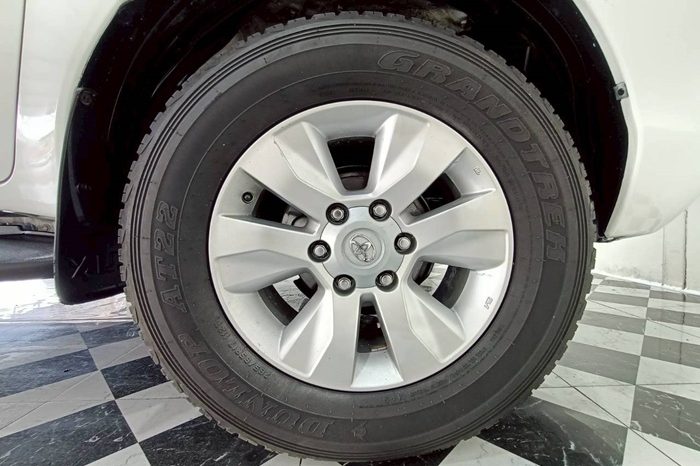 REVO PRE 2021 2.4E AT DOUBLE CAB WHITE  8474 full