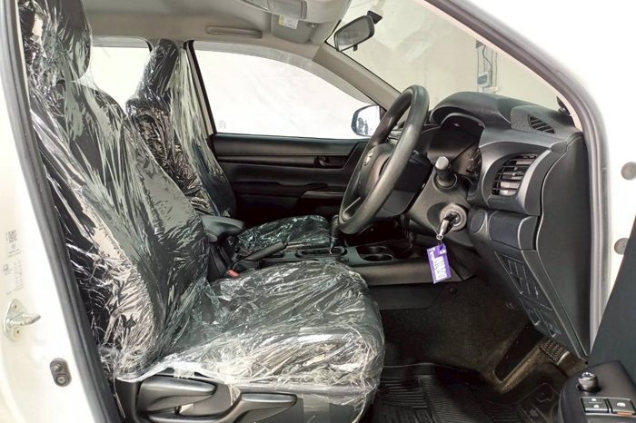 REVO PRE 2021 2.4E AT DOUBLE CAB WHITE  8474 full