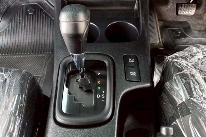 REVO PRE 2021 2.4E AT DOUBLE CAB WHITE  8474 full