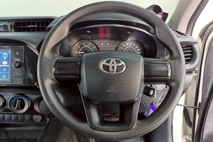 REVO PRE 2021 2.4E AT DOUBLE CAB WHITE  8474 full