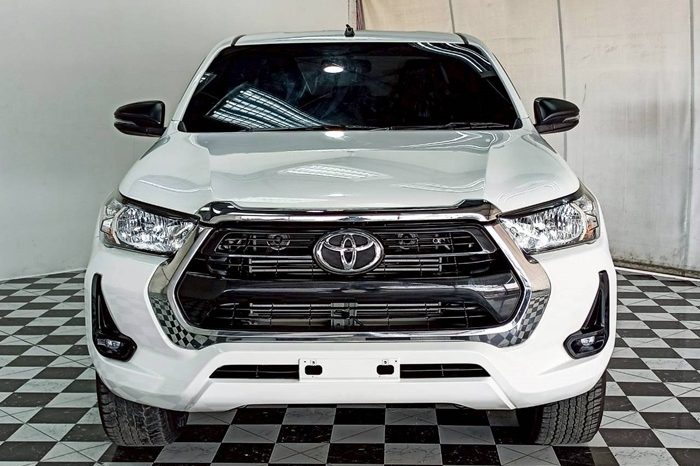 REVO PRE 2021 2.4E AT DOUBLE CAB WHITE  8474 full