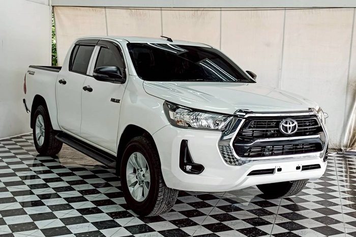 REVO PRE 2021 2.4E AT DOUBLE CAB WHITE  8474 full