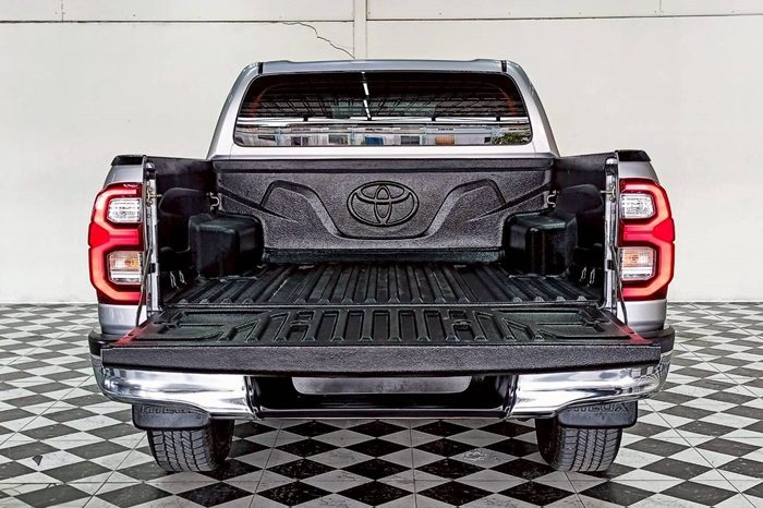 REVO 4WD 2021 2.4E MT DOUBLE CAB SILVER  8594 full