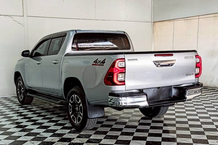 REVO 4WD 2021 2.4E MT DOUBLE CAB SILVER  8594 full