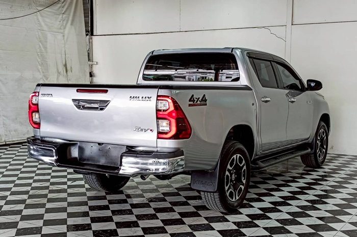 REVO 4WD 2021 2.4E MT DOUBLE CAB SILVER  8594 full
