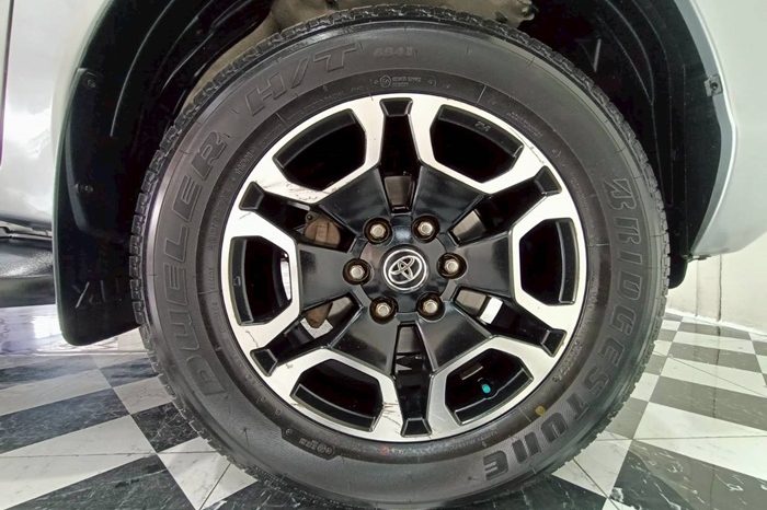 REVO 4WD 2021 2.4E MT DOUBLE CAB SILVER  8594 full