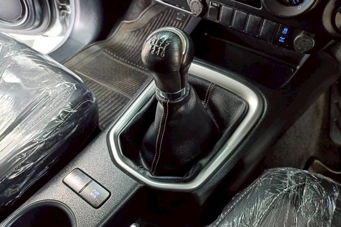 REVO 4WD 2021 2.4E MT DOUBLE CAB SILVER  8594 full