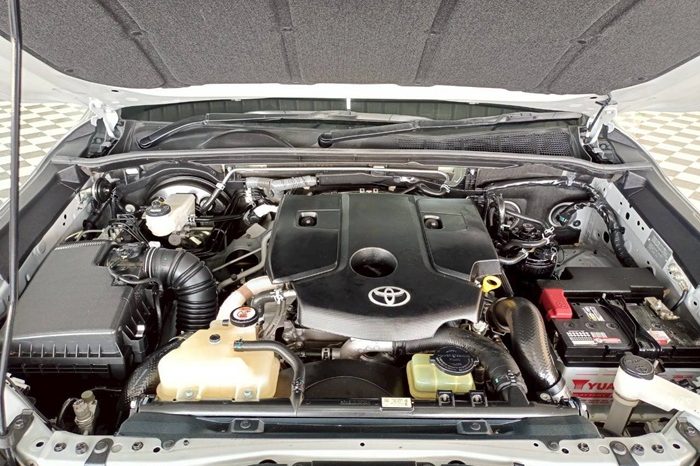 REVO 4WD 2021 2.4E MT DOUBLE CAB SILVER  8594 full