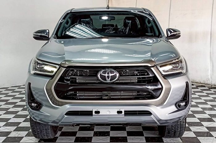 REVO 4WD 2021 2.4E MT DOUBLE CAB SILVER  8594 full