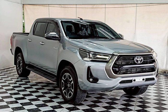 REVO 4WD 2021 2.4E MT DOUBLE CAB SILVER  8594 full