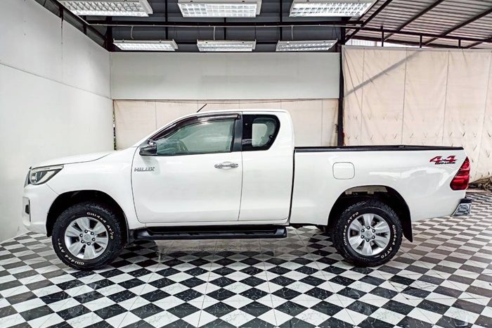 REVO 4WD 2018 2.4E MT SMART CAB WHITE  9919 full