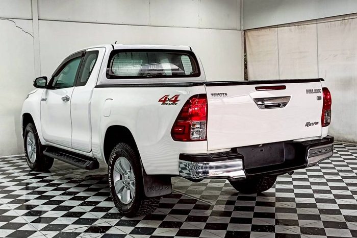 REVO 4WD 2018 2.4E MT SMART CAB WHITE  9919 full