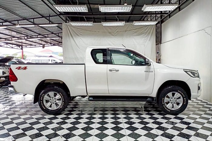 REVO 4WD 2018 2.4E MT SMART CAB WHITE  9919 full