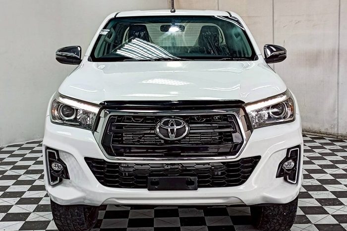 REVO 4WD 2018 2.4E MT SMART CAB WHITE  9919 full