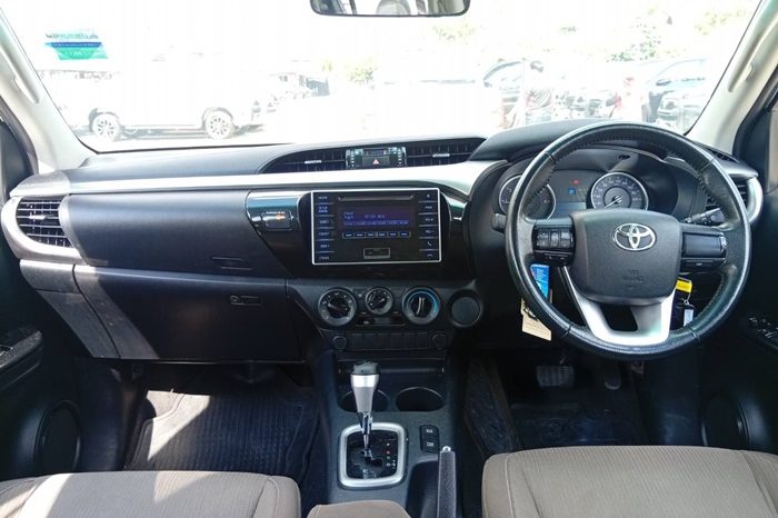 REVO PRE 2018 2.4E AT DOUBLE CAB SILVER  1361 full