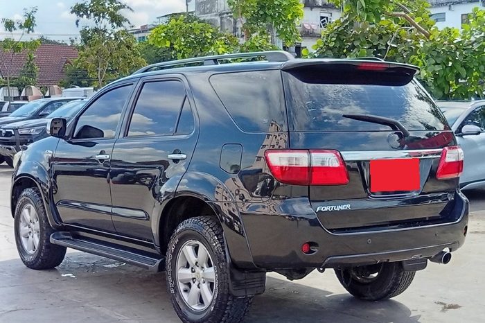 TOYOTA 2WD 2009 2.7V AT FORTUNER BLACK  806 full