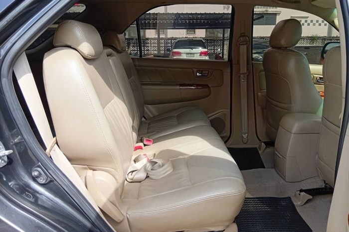 TOYOTA 2WD 2009 2.7V AT FORTUNER BLACK  806 full