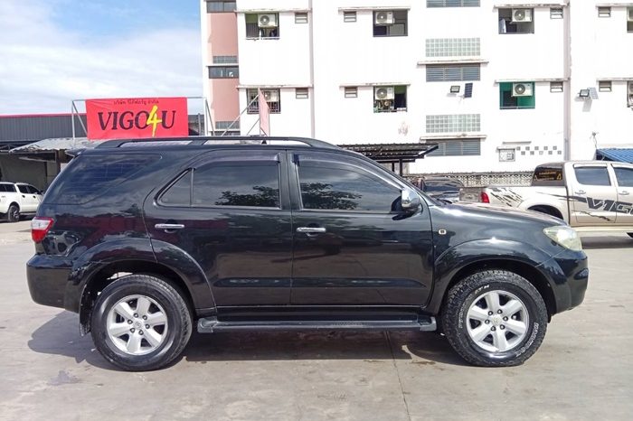 TOYOTA 2WD 2009 2.7V AT FORTUNER BLACK  806 full