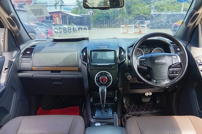 ISUZU 4WD 2019 3.0 AT DOUBLE CAB RED  5820 full